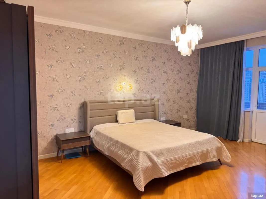 Kirayə verilir 3 otaqlı yeni tikili 140 m²
