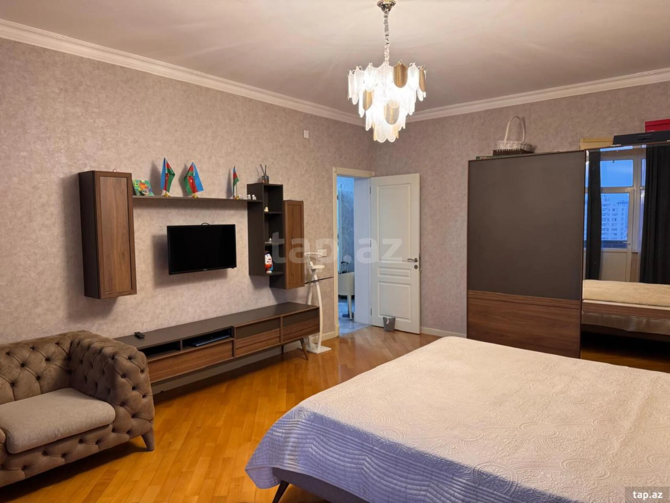 Kirayə verilir 3 otaqlı yeni tikili 140 m²