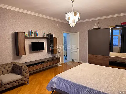 Kirayə verilir 3 otaqlı yeni tikili 140 m²