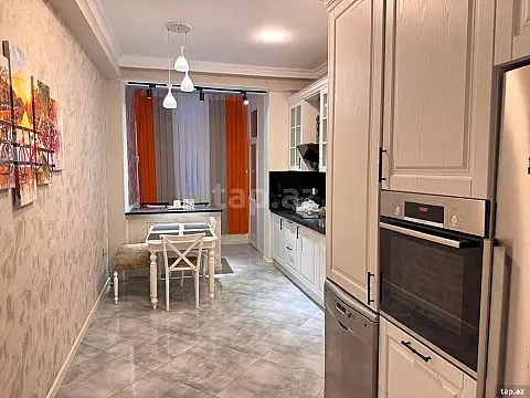 Kirayə verilir 3 otaqlı yeni tikili 140 m²