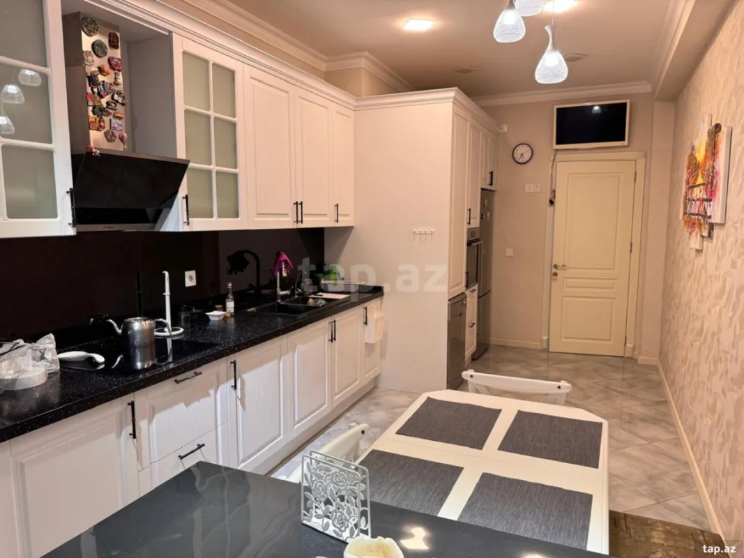 Kirayə verilir 3 otaqlı yeni tikili 140 m²