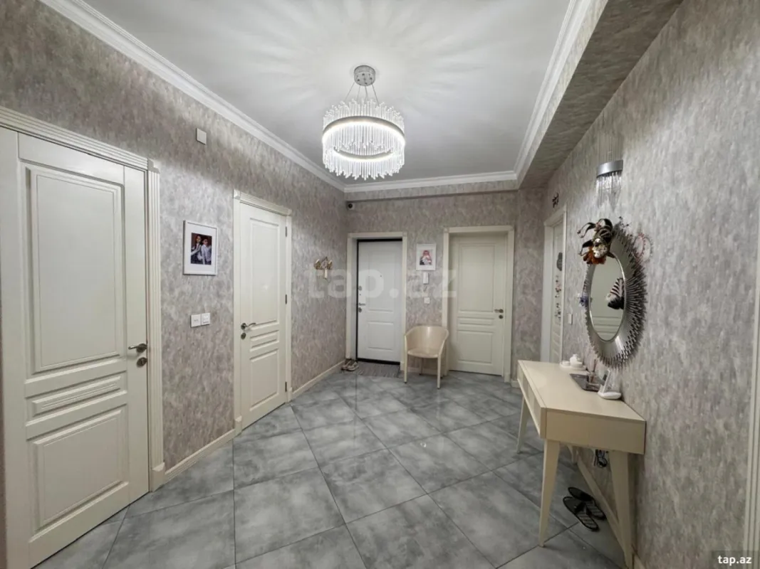 Kirayə verilir 3 otaqlı yeni tikili 140 m²