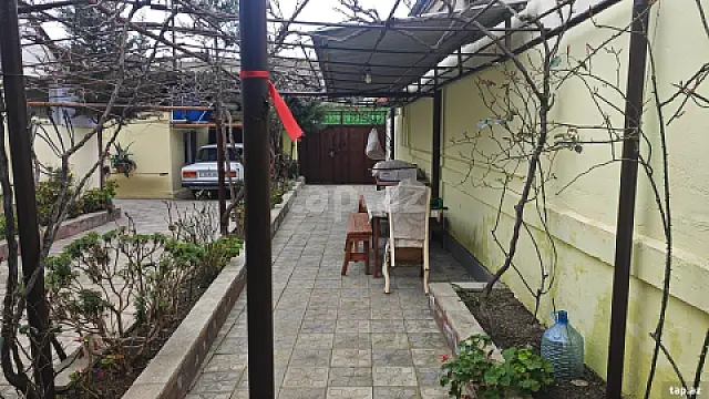 Satılır 4 otaqlı həyət evi