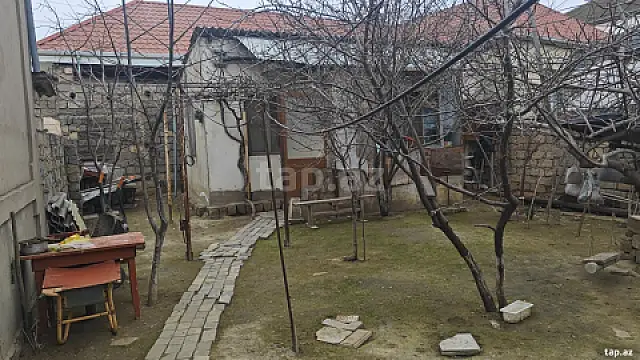 Satılır 4 otaqlı həyət evi
