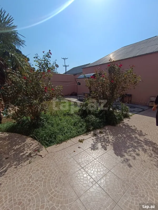 Satılır 7 otaqlı həyət evi
