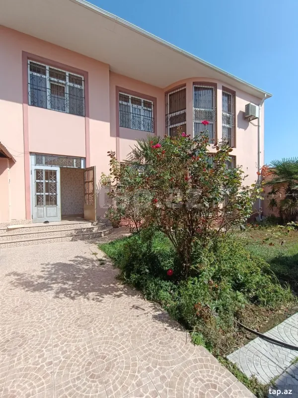 Satılır 7 otaqlı həyət evi