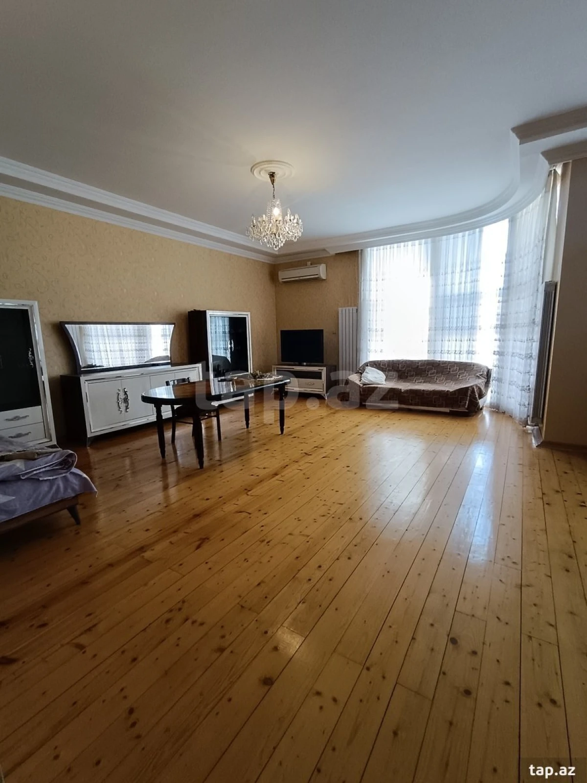 Satılır 7 otaqlı həyət evi