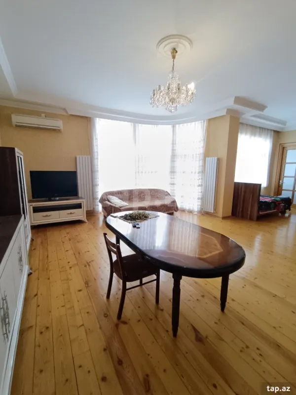 Satılır 7 otaqlı həyət evi