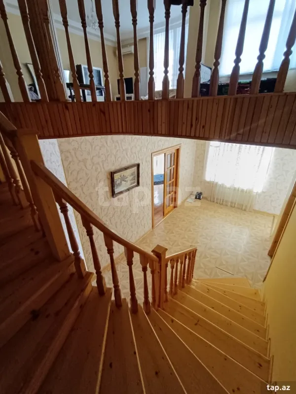Satılır 7 otaqlı həyət evi