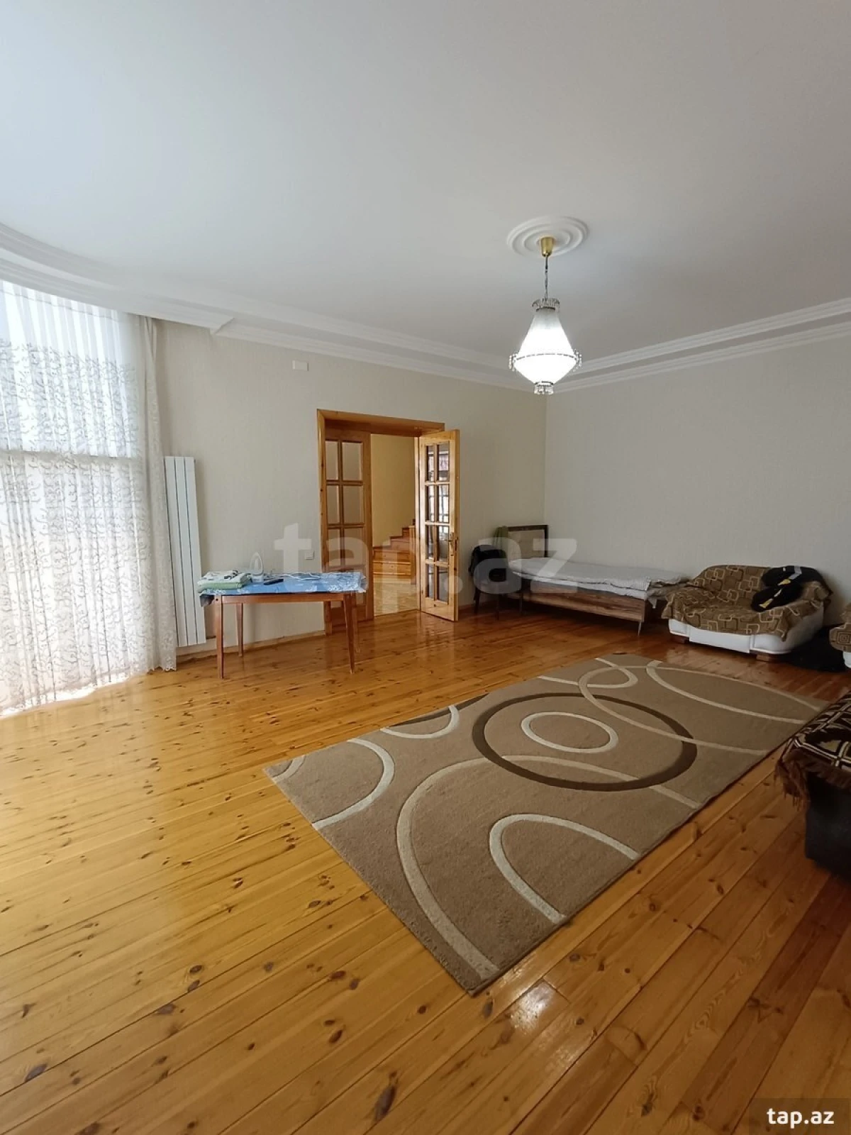 Satılır 7 otaqlı həyət evi