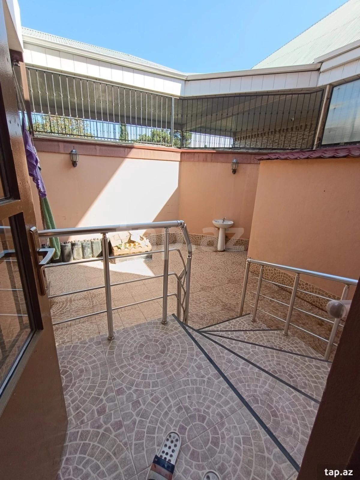 Satılır 7 otaqlı həyət evi