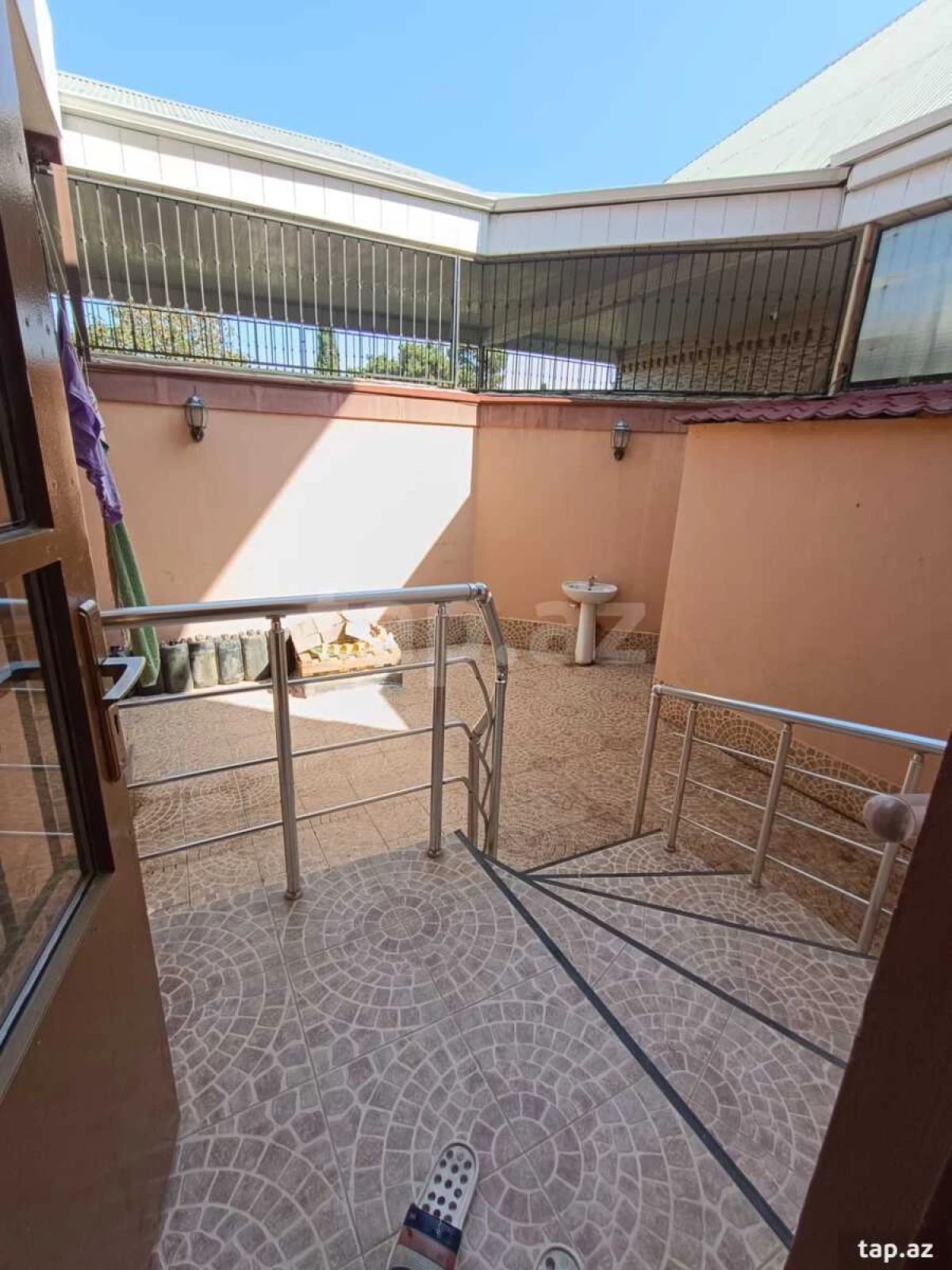 Kirayə verilir 7 otaqlı həyət evi