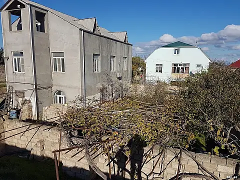 Satılır 7 otaqlı həyət evi 600 m²