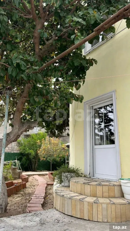 Satılır 5 otaqlı həyət evi