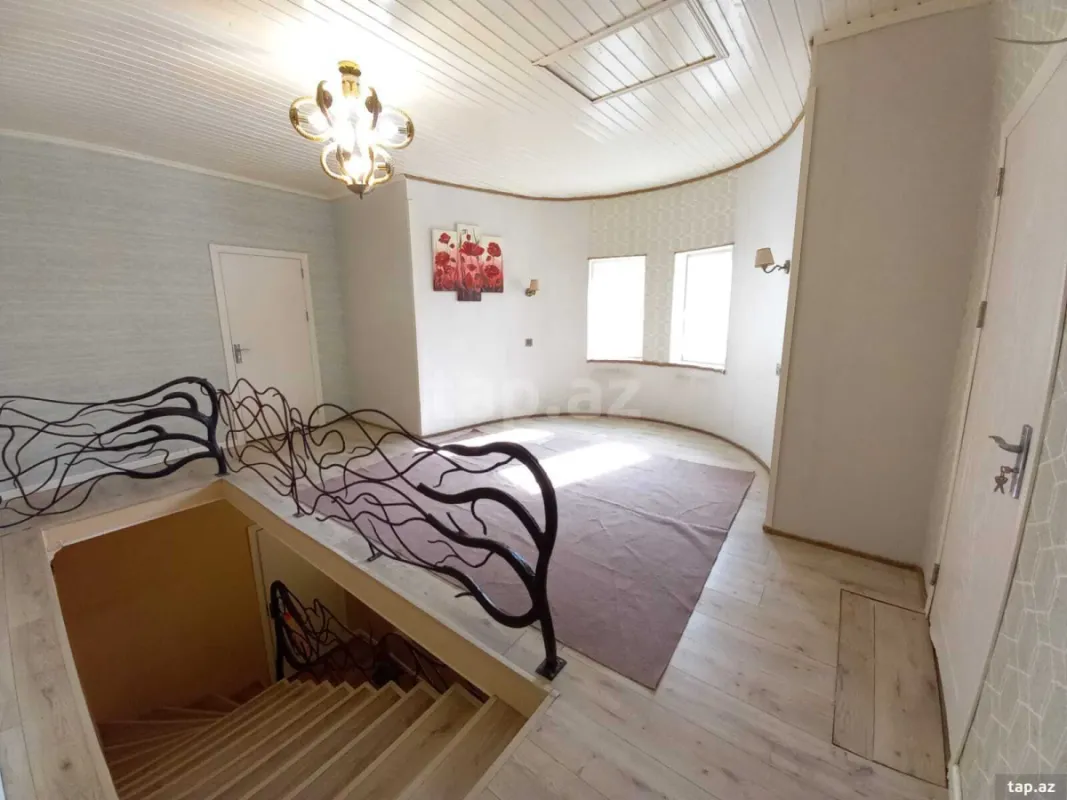 Satılır 5 otaqlı həyət evi