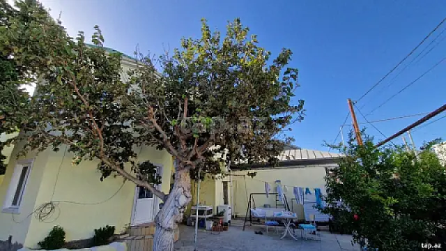 Satılır 5 otaqlı həyət evi