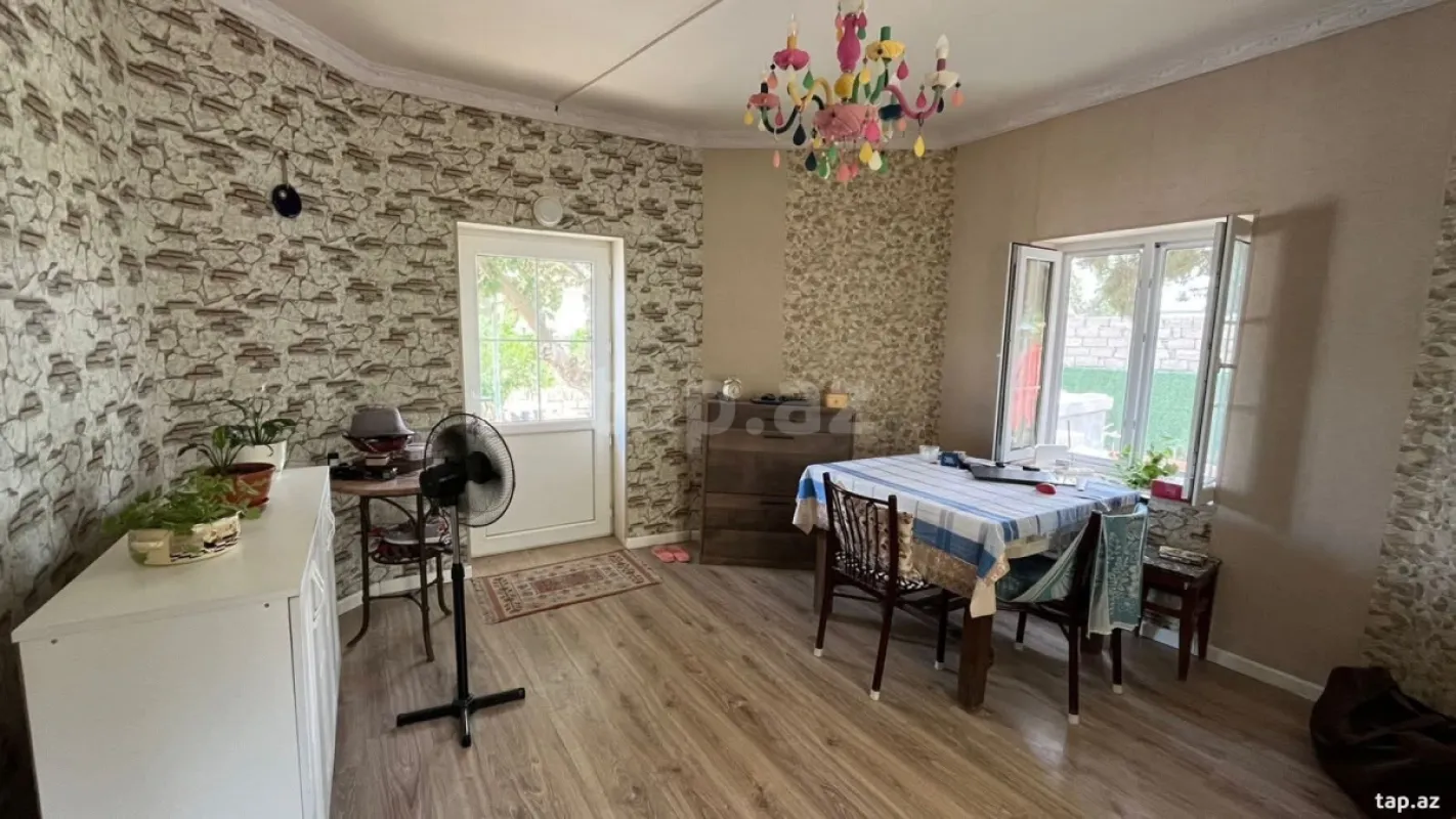 Satılır 5 otaqlı həyət evi