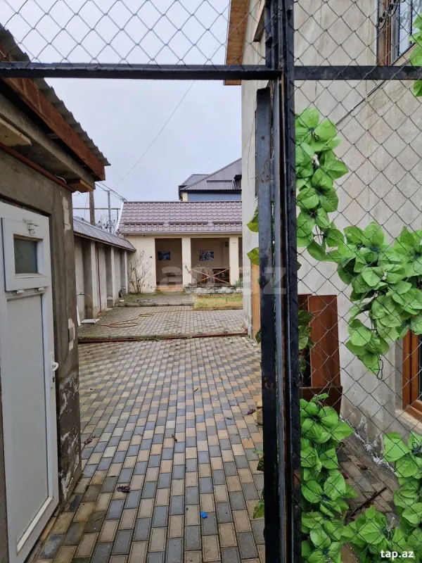 Satılır 6 otaqlı həyət evi