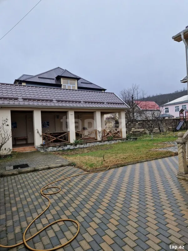 Satılır 6 otaqlı həyət evi