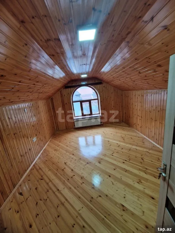 Satılır 6 otaqlı həyət evi