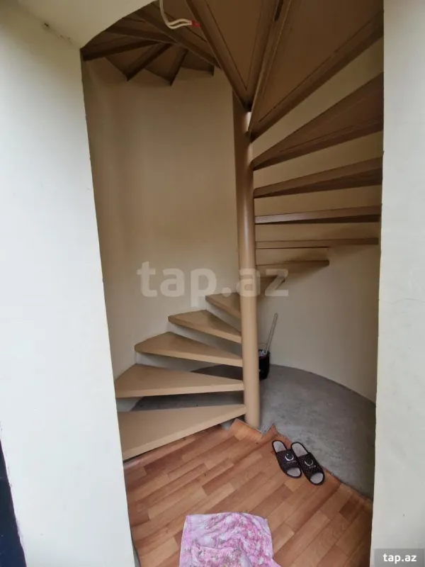 Satılır 6 otaqlı həyət evi