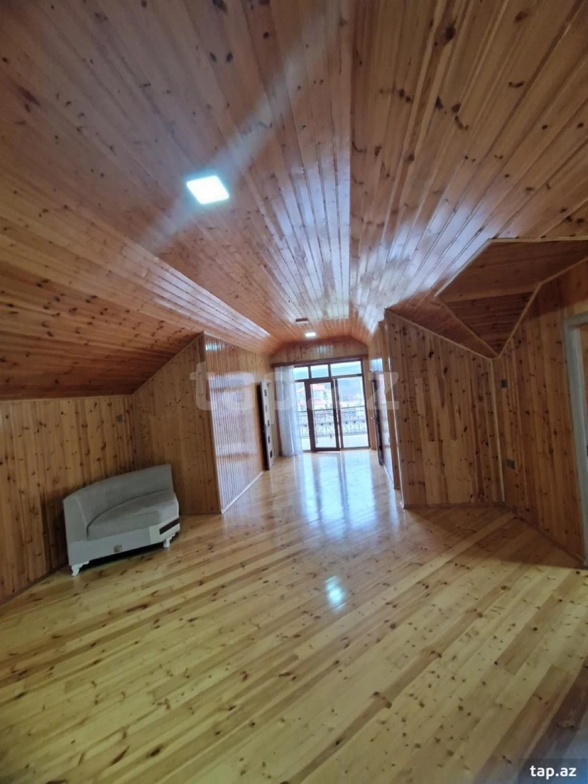 Satılır 6 otaqlı həyət evi