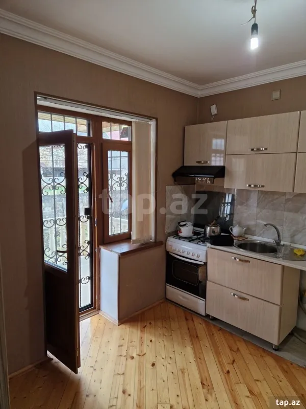 Satılır 6 otaqlı həyət evi