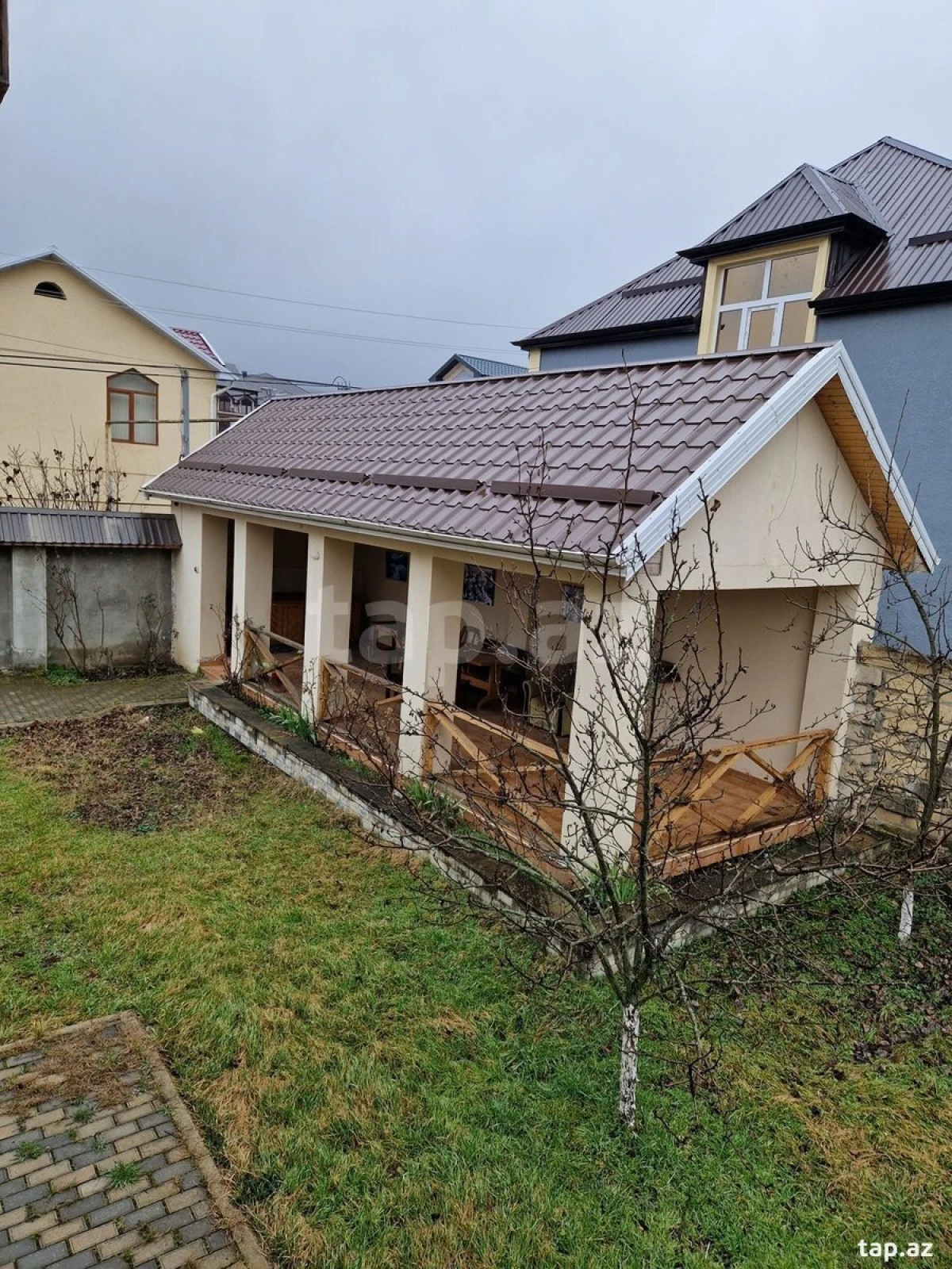 Satılır 6 otaqlı həyət evi