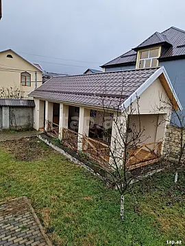 Satılır 6 otaqlı həyət evi