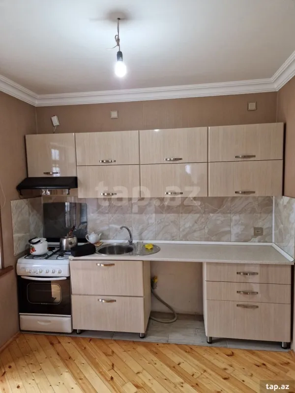 Satılır 6 otaqlı həyət evi