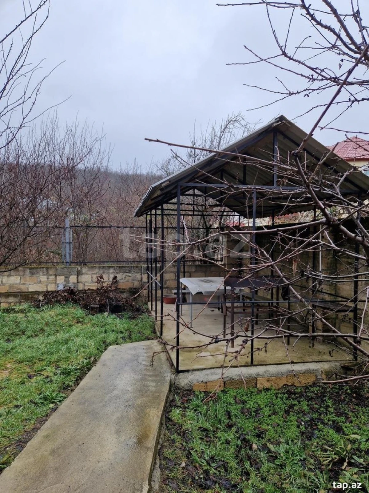 Satılır 6 otaqlı həyət evi