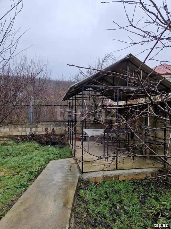 Satılır 6 otaqlı həyət evi