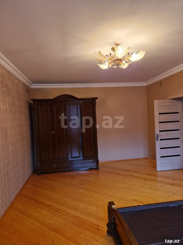 Satılır 6 otaqlı həyət evi