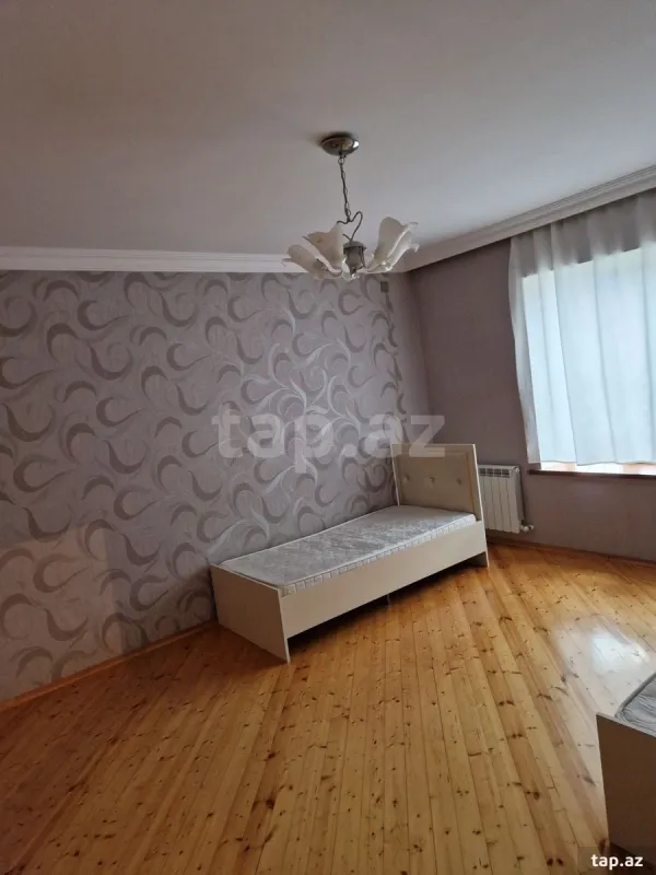 Satılır 6 otaqlı həyət evi