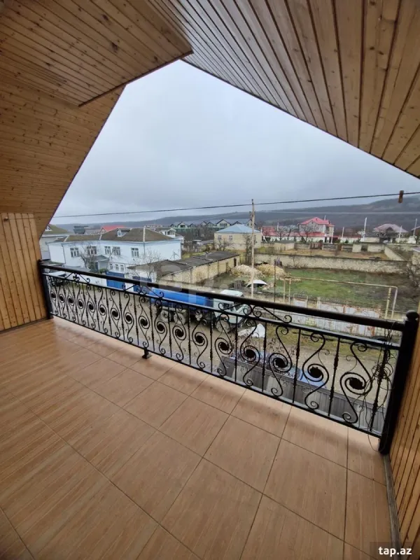 Satılır 6 otaqlı həyət evi