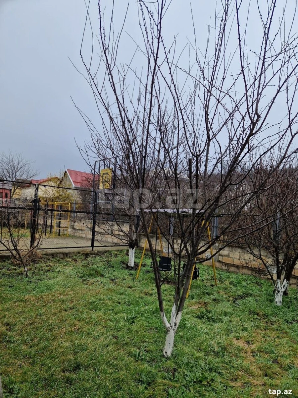 Satılır 6 otaqlı həyət evi