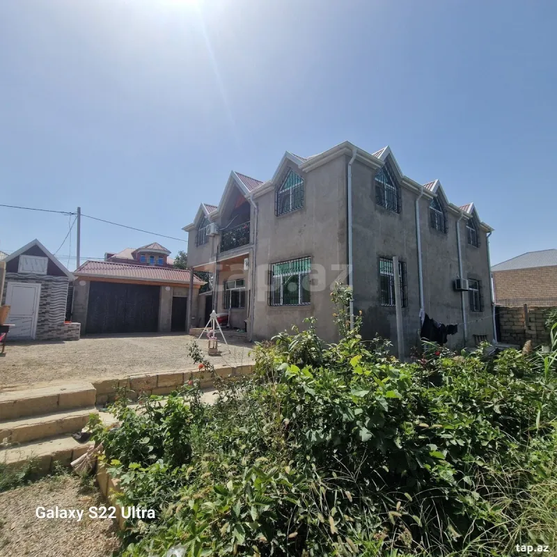 Satılır 7 otaqlı həyət evi