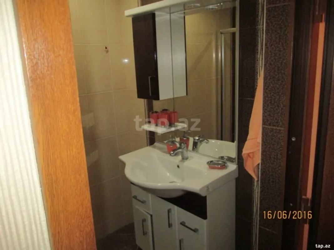 Kirayə verilir 3 otaqlı yeni tikili 129 m²