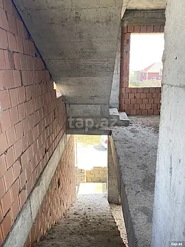 Satılır 8 otaqlı həyət evi