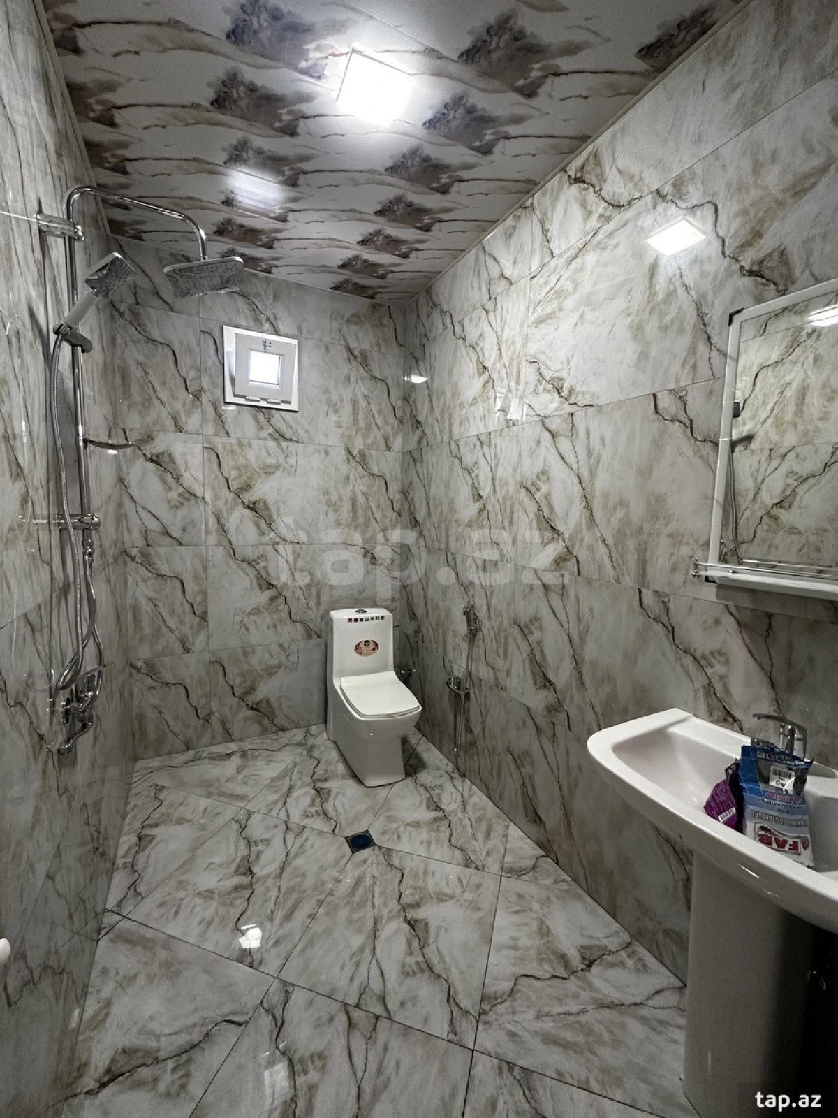 Satılır 4 otaqlı həyət evi