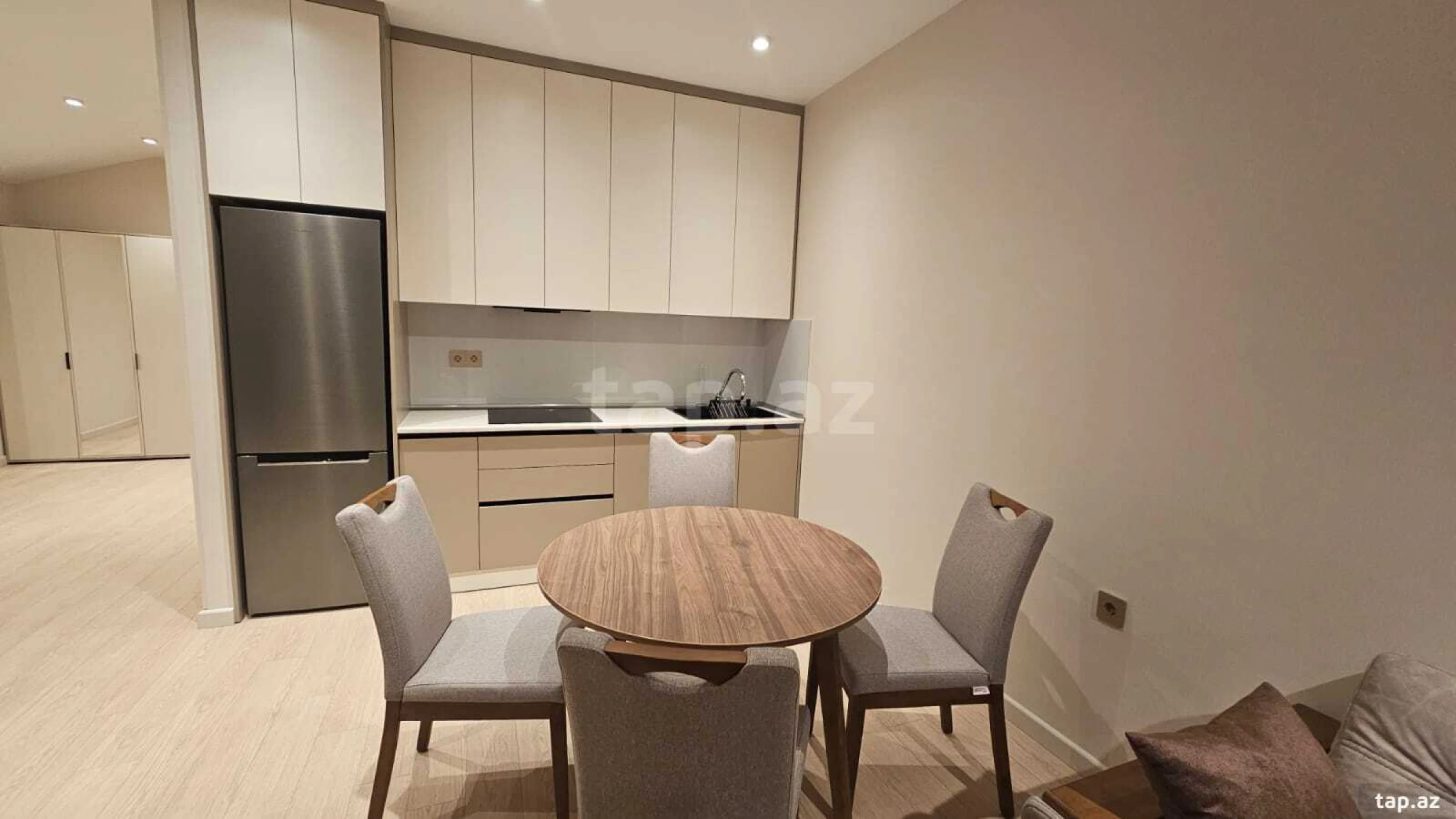 Satılır 3 otaqlı yeni tikili 95 m²