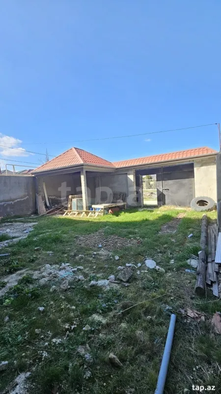 Satılır 4 otaqlı həyət evi