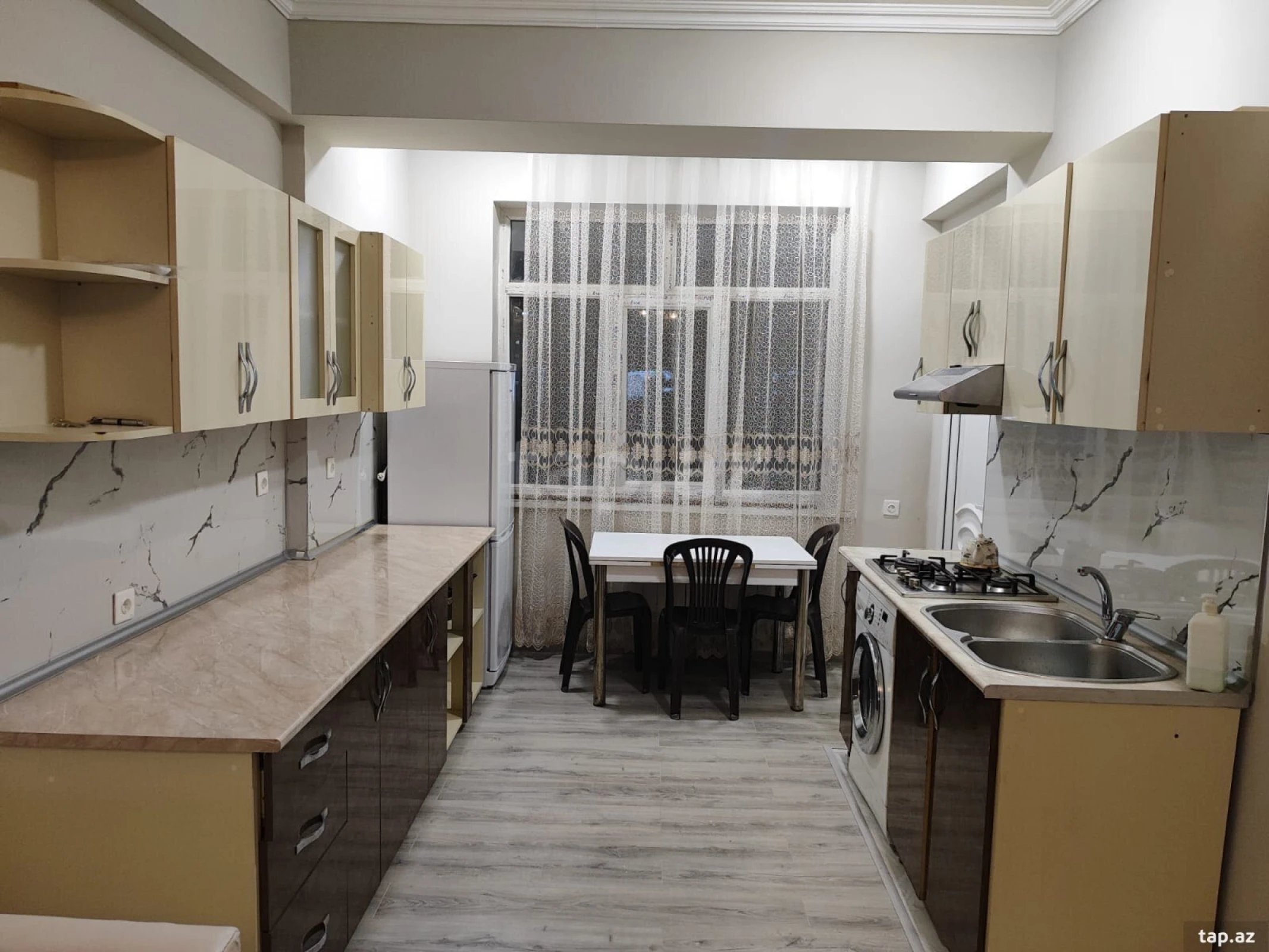 Kirayə verilir 3 otaqlı yeni tikili 85 m²