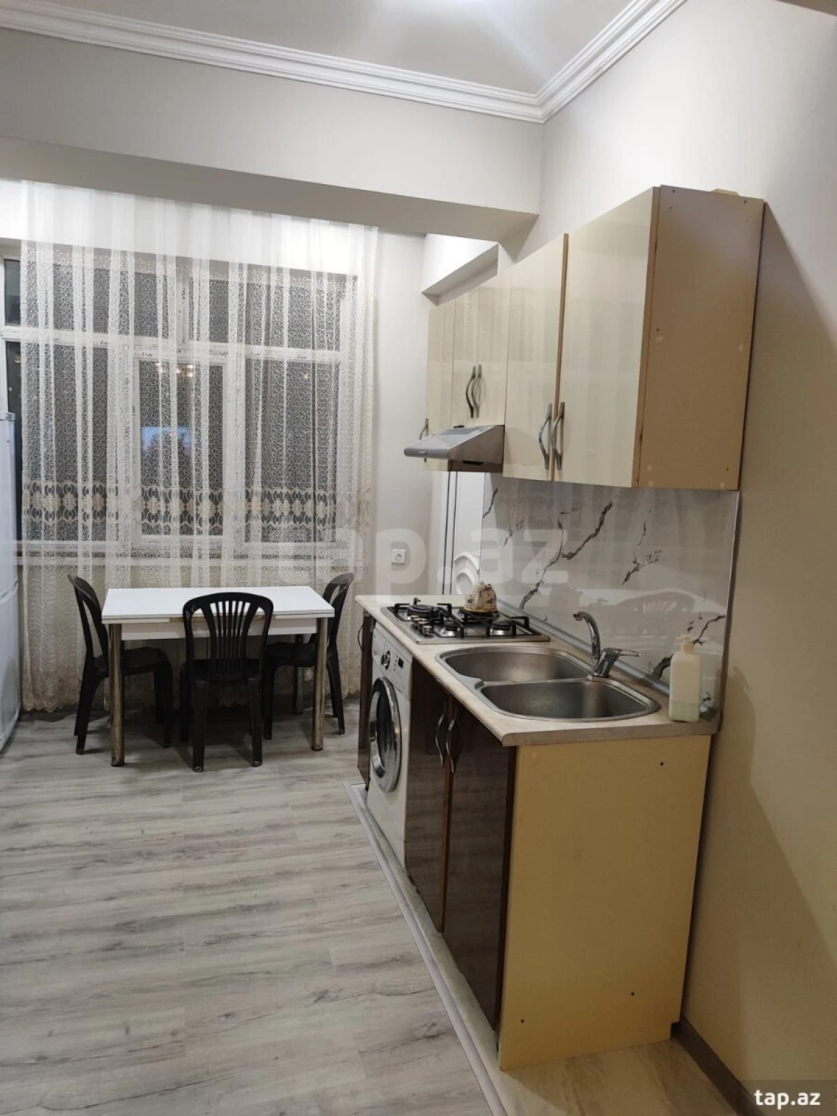 Kirayə verilir 3 otaqlı yeni tikili 85 m²