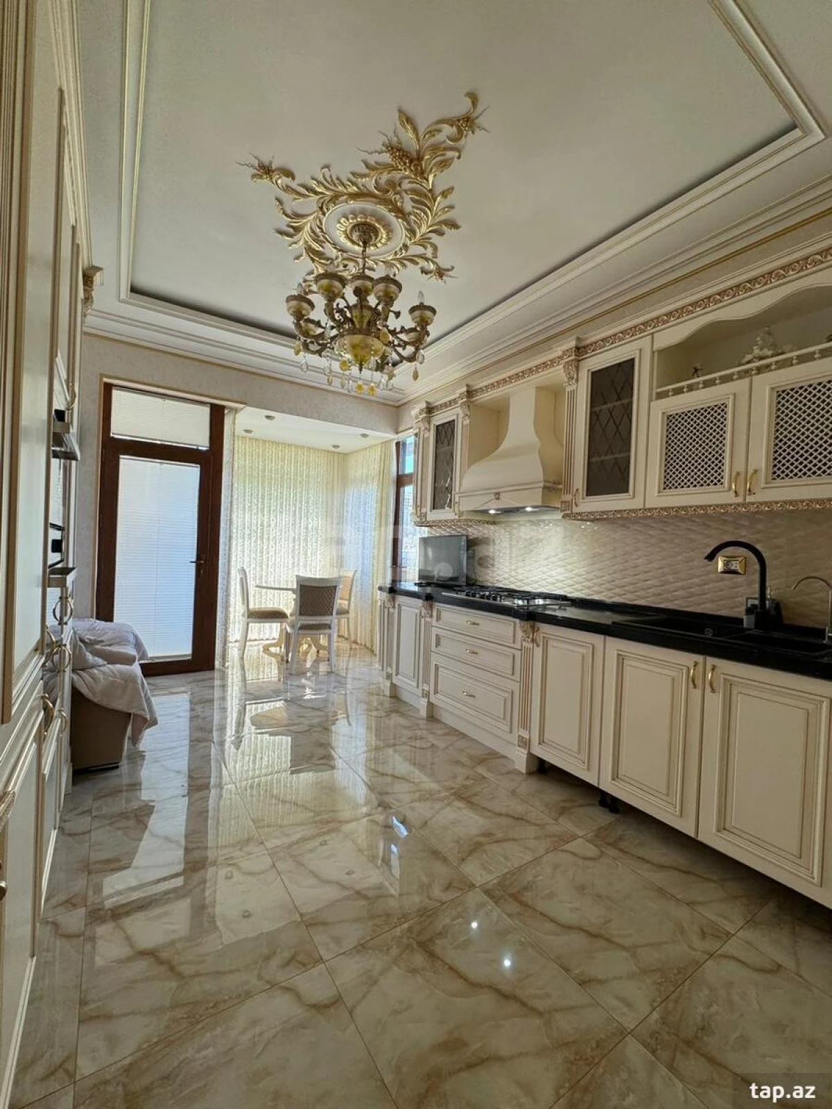 Kirayə verilir 3 otaqlı yeni tikili 160 m²