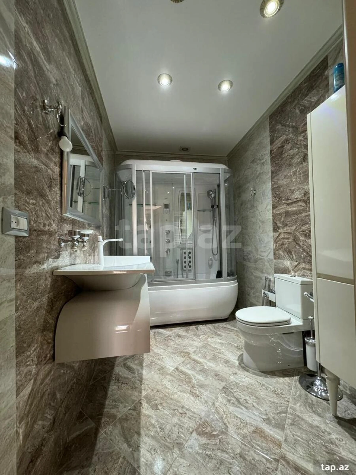 Kirayə verilir 3 otaqlı yeni tikili 160 m²