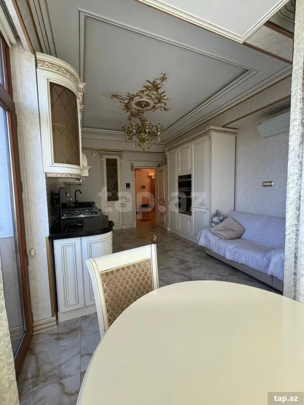 Kirayə verilir 3 otaqlı yeni tikili 160 m²