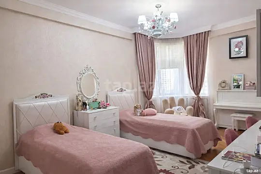 Satılır 4 otaqlı yeni tikili 210 m²