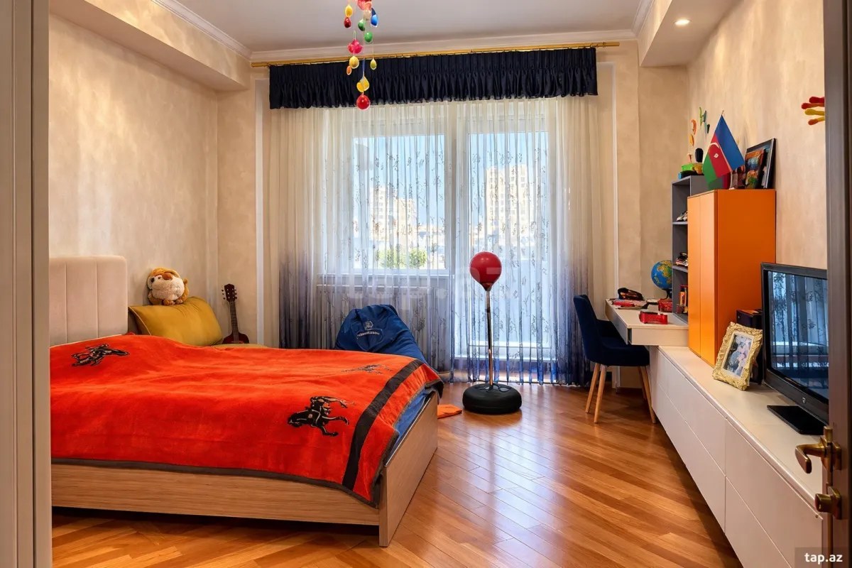 Satılır 4 otaqlı yeni tikili 210 m²