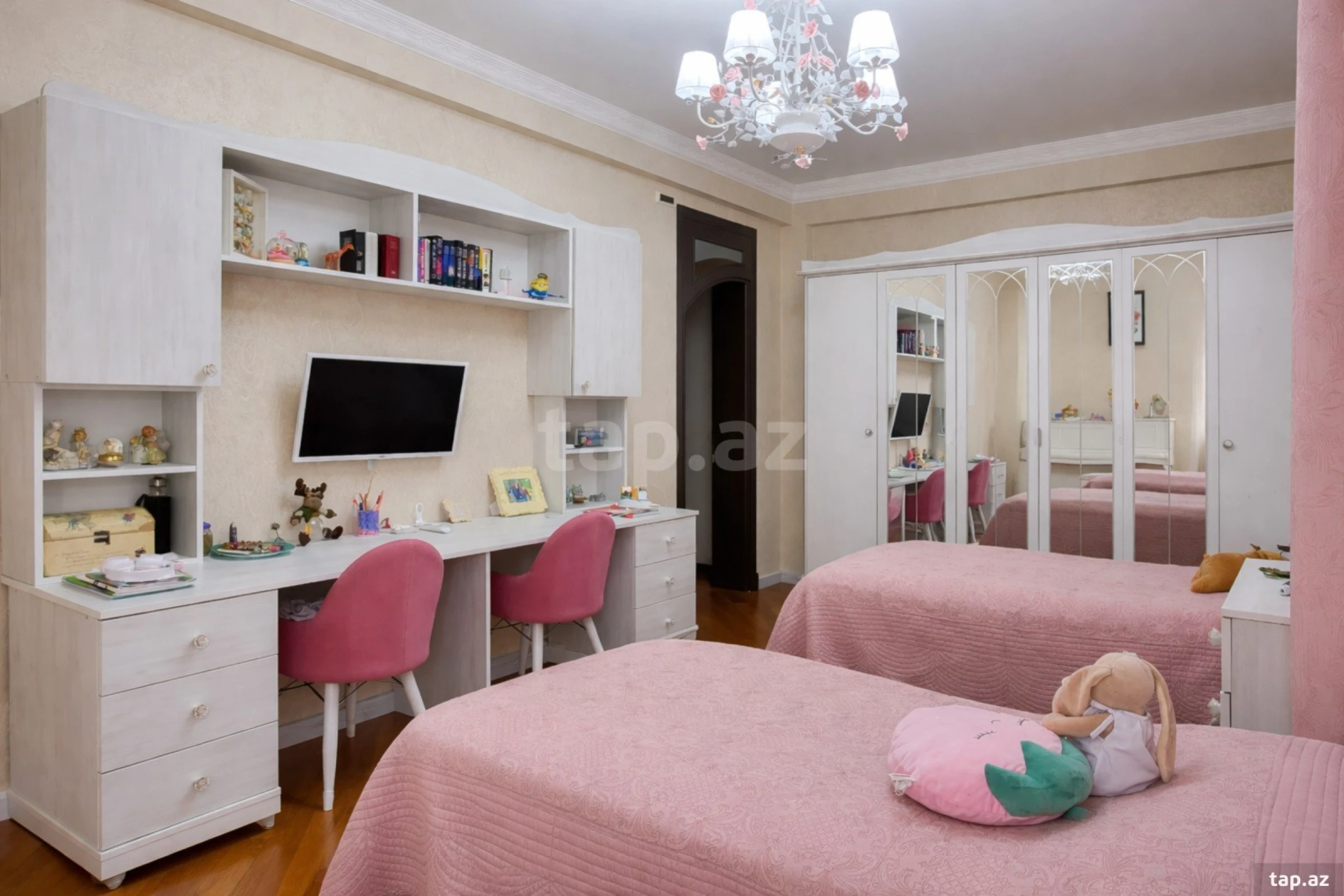 Satılır 4 otaqlı yeni tikili 210 m²